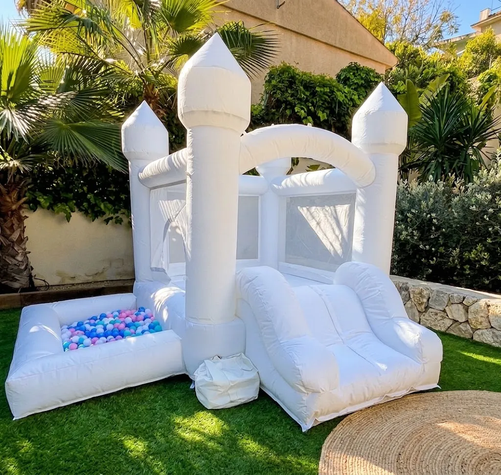Castillo hinchable blanco pequeño
